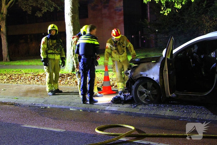 Twee voertuigen in brand gestoken met vermoedelijke brandstichting