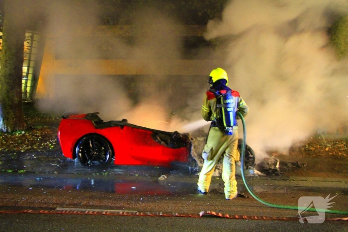 Twee voertuigen in brand gestoken met vermoedelijke brandstichting