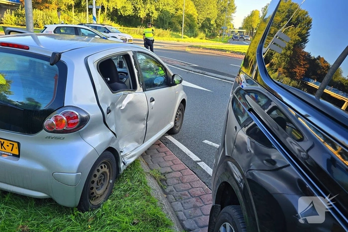 Botsing tussen automobilisten leidt tot afsluiting van rijbaan