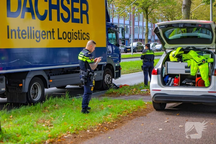 Fietser zwaar gewond na aanrijding met vrachtwagen