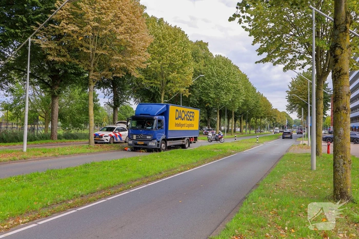 Fietser zwaar gewond na aanrijding met vrachtwagen