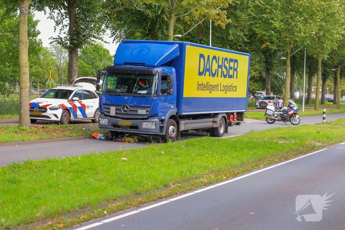 Fietser zwaar gewond na aanrijding met vrachtwagen