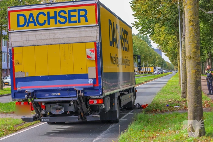 Fietser zwaar gewond na aanrijding met vrachtwagen