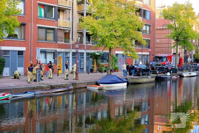 Elektrische auto belandt in het water