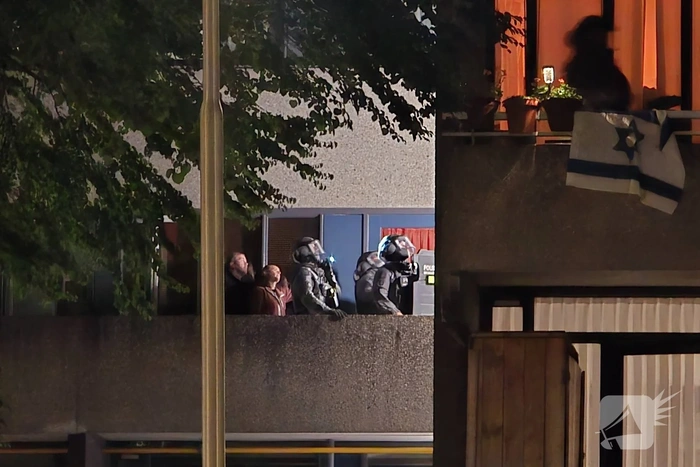Politie druk met persoon met onbegrepen gedrag