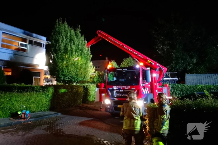 Brand op balkon slaat over naar woning