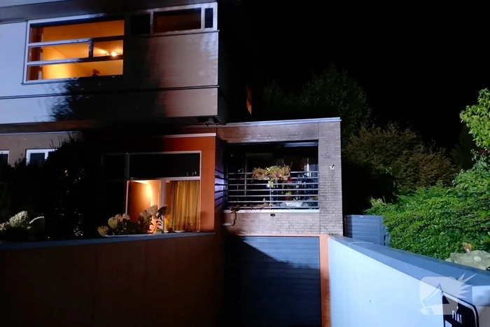 Brand op balkon slaat over naar woning