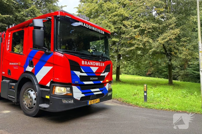 Prullenbak vat opnieuw vlam, brandweer opnieuw ingezet