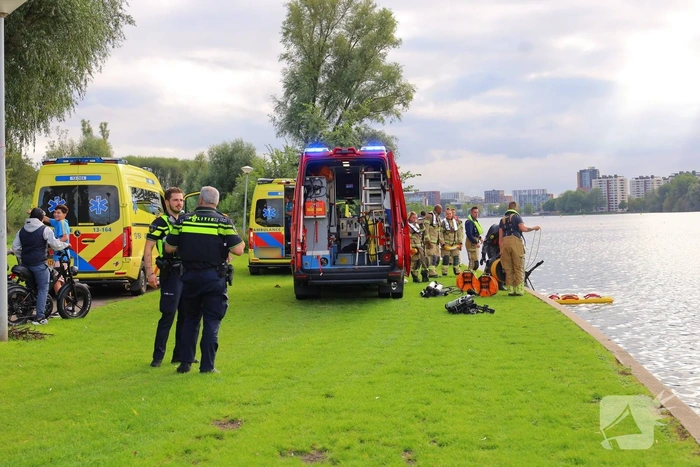 Duikers redden persoon uit gevaarlijk water