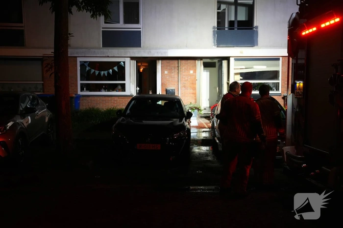 Schade na explosie bij voordeur van woning