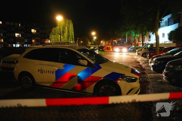 Schade na explosie bij voordeur van woning