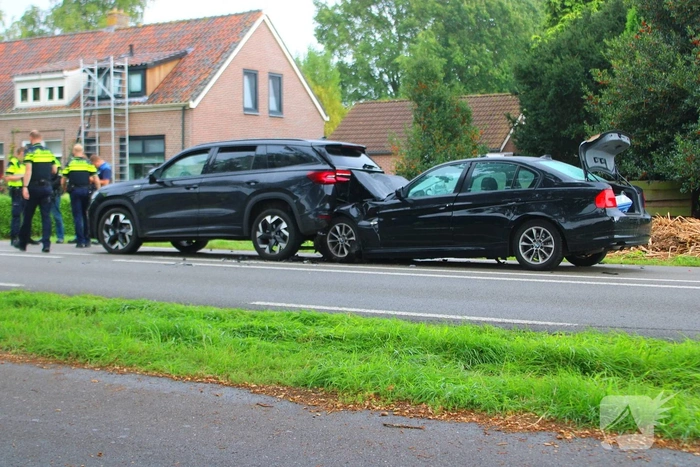 Flinke schade na botsing tussen voertuigen