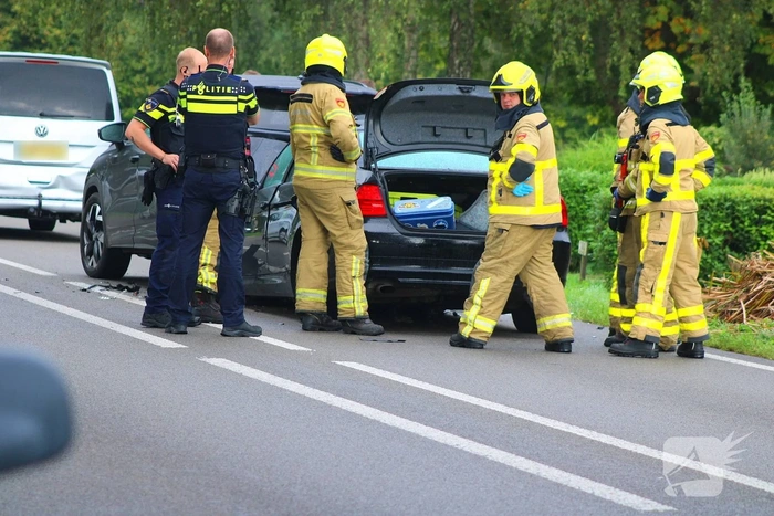 Flinke schade na botsing tussen voertuigen