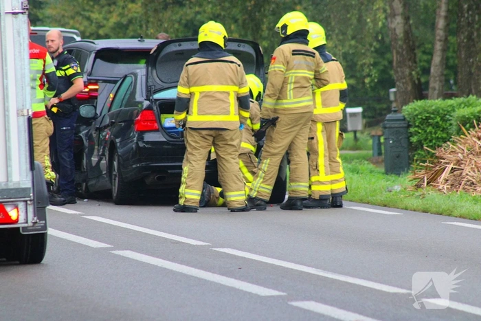 Flinke schade na botsing tussen voertuigen