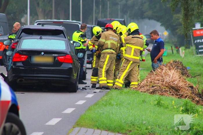 Flinke schade na botsing tussen voertuigen