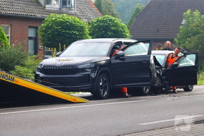 Flinke schade na botsing tussen voertuigen