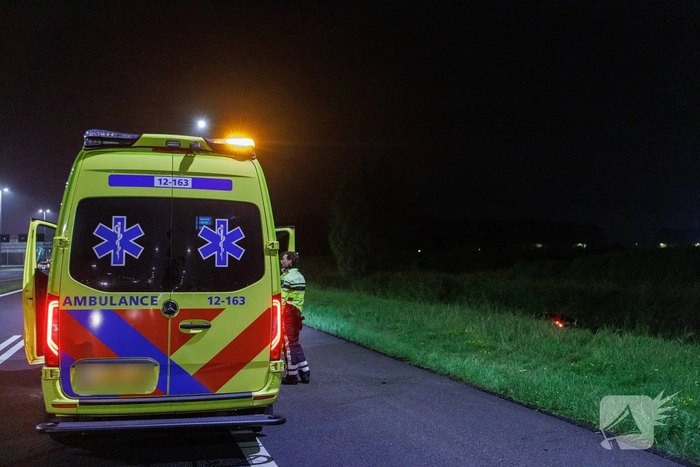 Auto belandt in water na ongeval