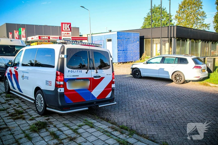 Autos botsen met flinke schade