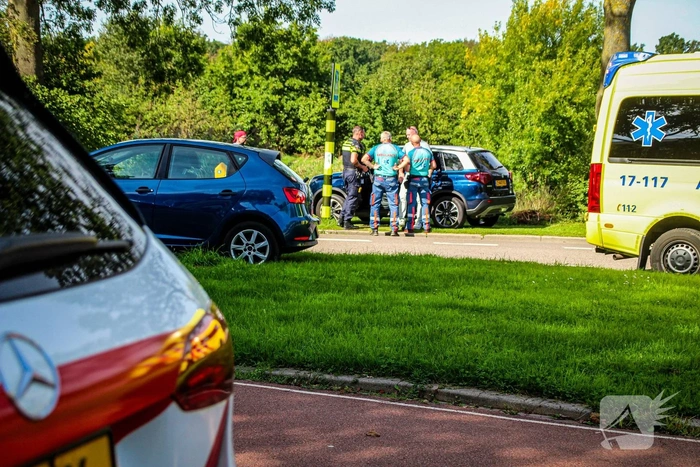 Aanrijding tussen twee auto's leidt tot hulpverlening