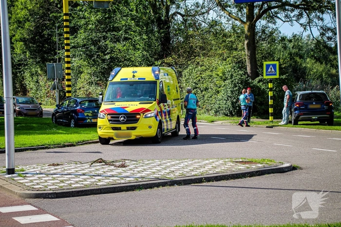 Aanrijding tussen twee auto's leidt tot hulpverlening