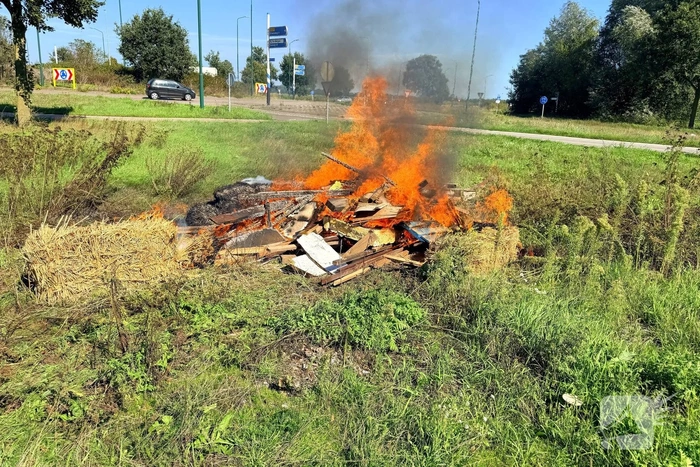 Buitenbrand door gedumpt afval