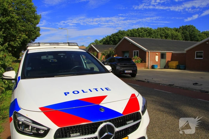 Aanrijding tussen twee voertuigen leidt tot forse schade