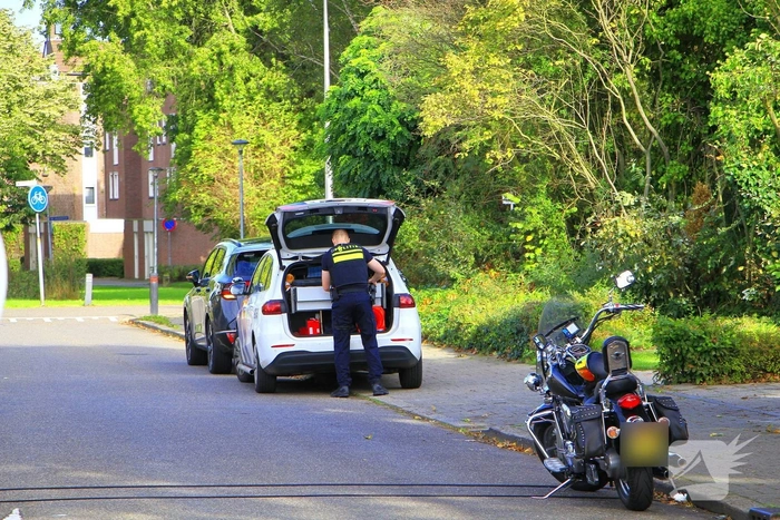 Motorrijder raakt gewond bij aanrijding op rotonde