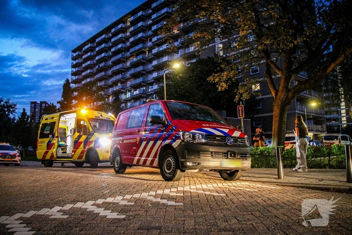 Verward persoon veilig van balkon gehaald