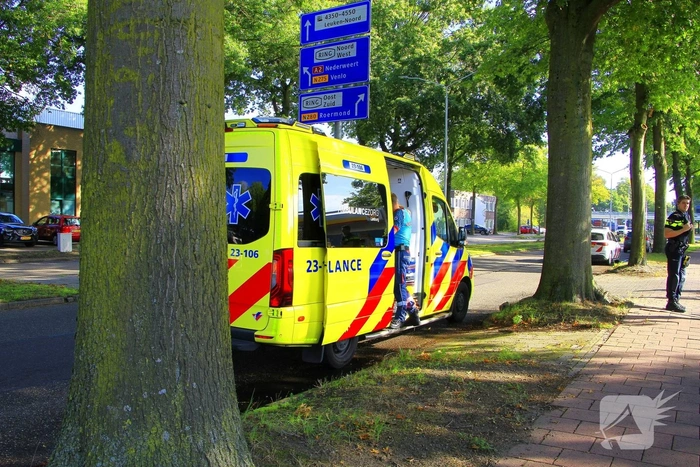 Scooter rijder gewond na aanrijding met bestelbusje