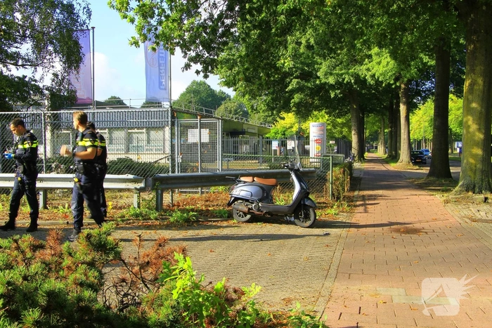 Scooter rijder gewond na aanrijding met bestelbusje
