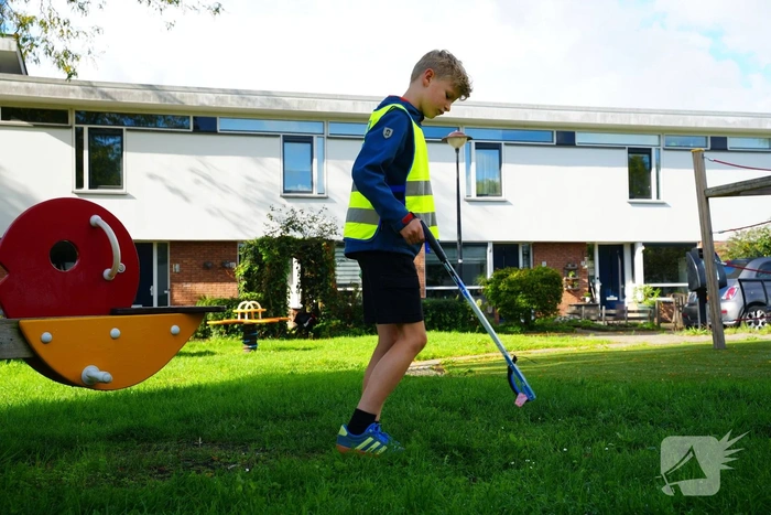 Kinderen trekken wijk in om zwerfafval op te ruimen