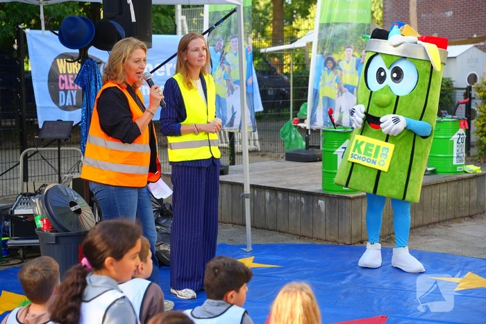 Kinderen trekken wijk in om zwerfafval op te ruimen