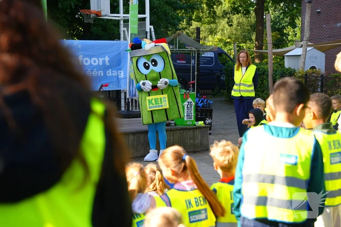 Kinderen trekken wijk in om zwerfafval op te ruimen