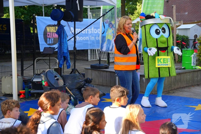 Kinderen trekken wijk in om zwerfafval op te ruimen