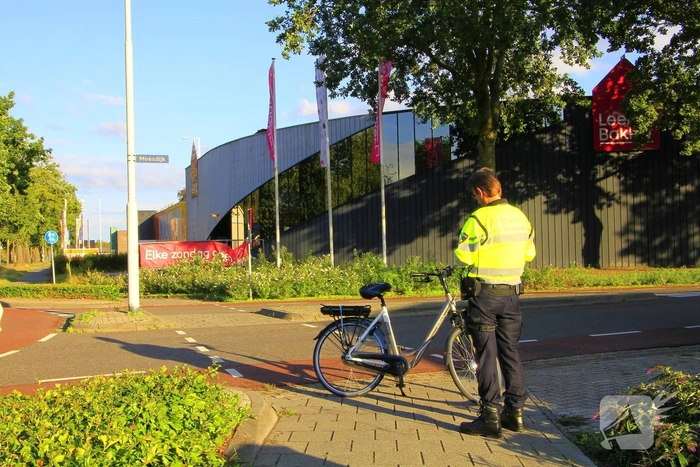 Fietser gewond na aanrijding met Tesla