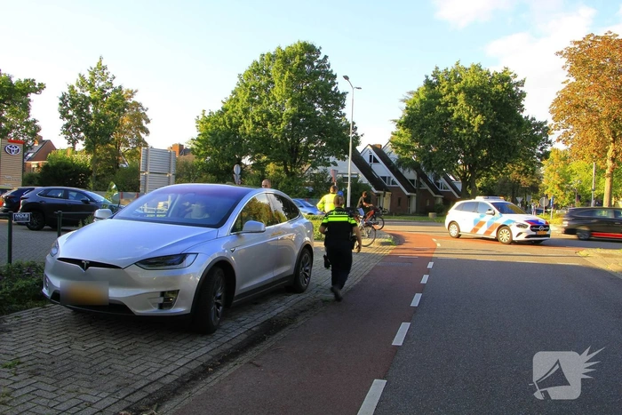 Fietser gewond na aanrijding met Tesla