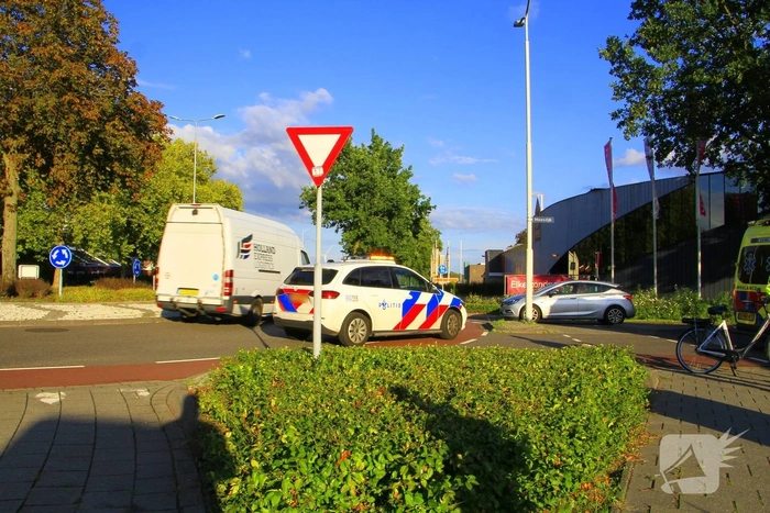 Fietser gewond na aanrijding met Tesla