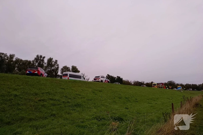 Automobilist raakt van de weg en rampt bord