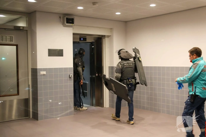 Flashbang ingezet bij persoon met onbegrepen gedrag in appartement