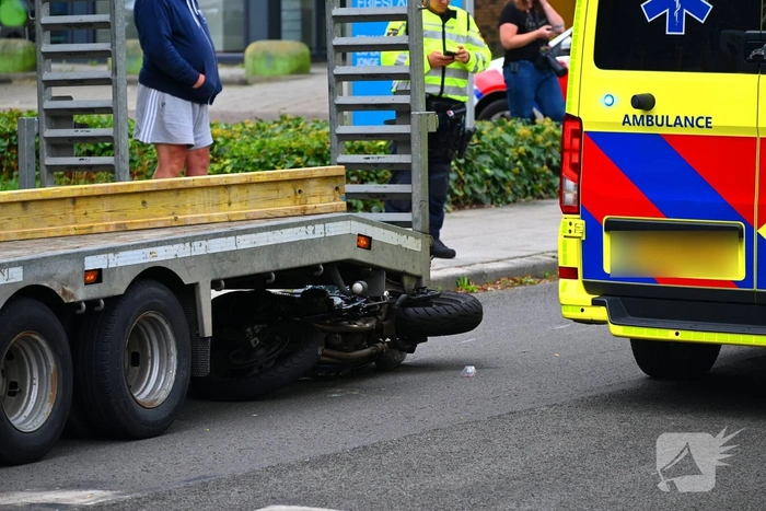 Motorrijder betrokken bij ongeval met aanhanger
