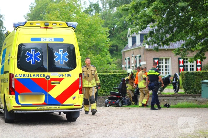 Scootmobiel belandt in water na ongeval