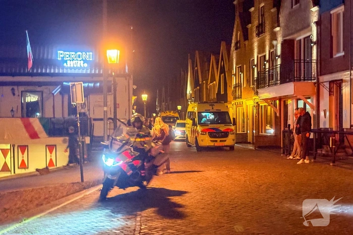 Omstanders schieten te hulp na hulpgeroep