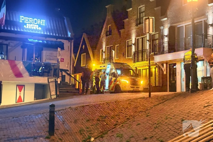 Omstanders schieten te hulp na hulpgeroep