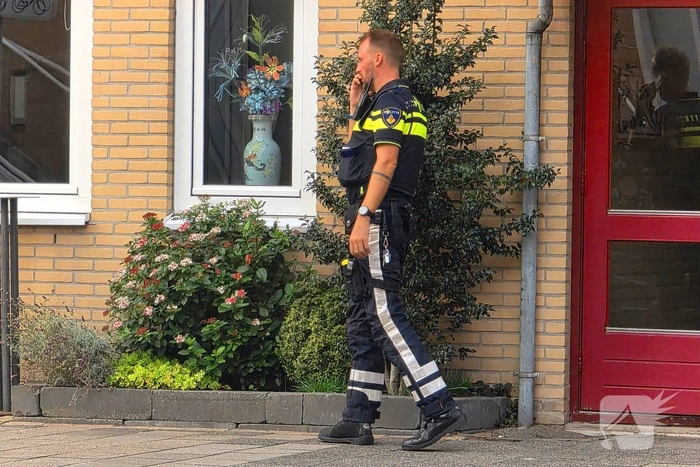 Politie verricht onderzoek bij woning