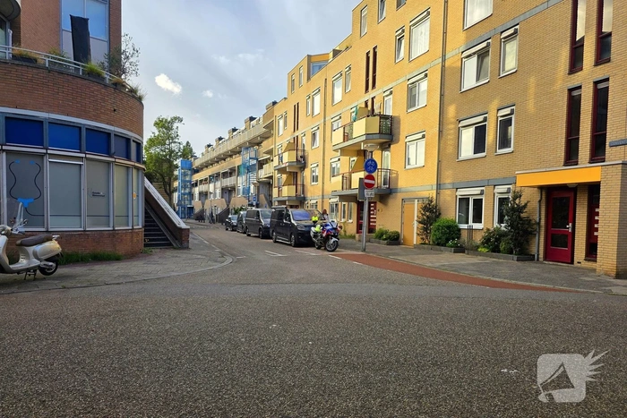 Politie verricht onderzoek bij woning