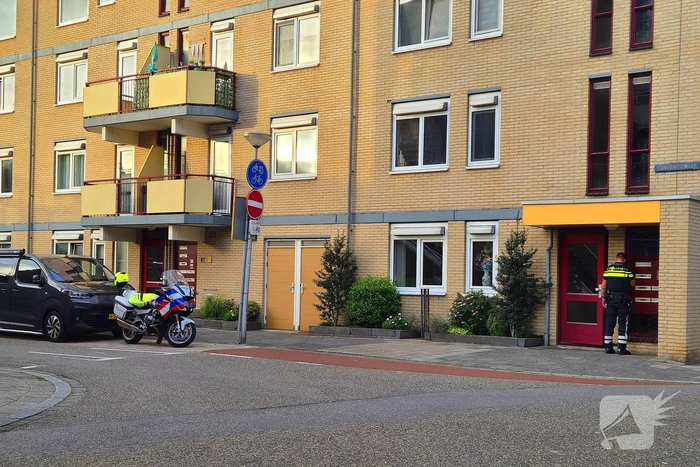 Politie verricht onderzoek bij woning