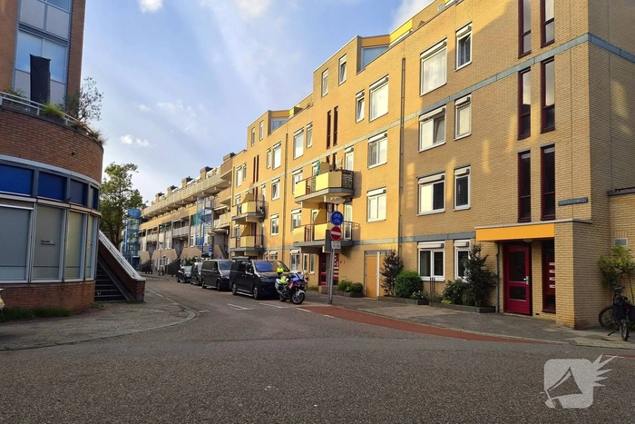 Politie verricht onderzoek bij woning