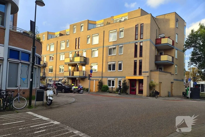 Politie verricht onderzoek bij woning