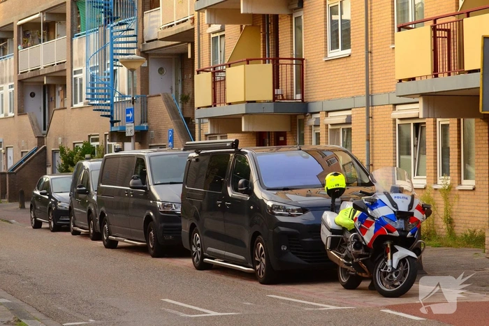 Politie verricht onderzoek bij woning