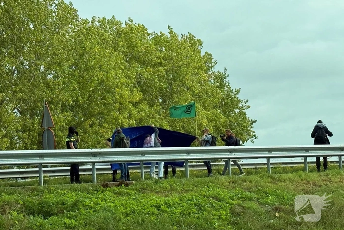Gigantische en risicovolle verkeersopstopping door protest op snelweg